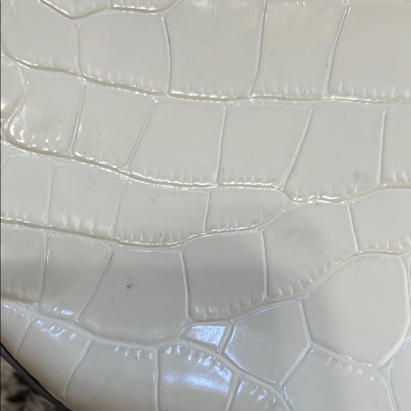 Ted Baker White Textured Shoulder Bag with Gold Clasp - Picture 7 of 13